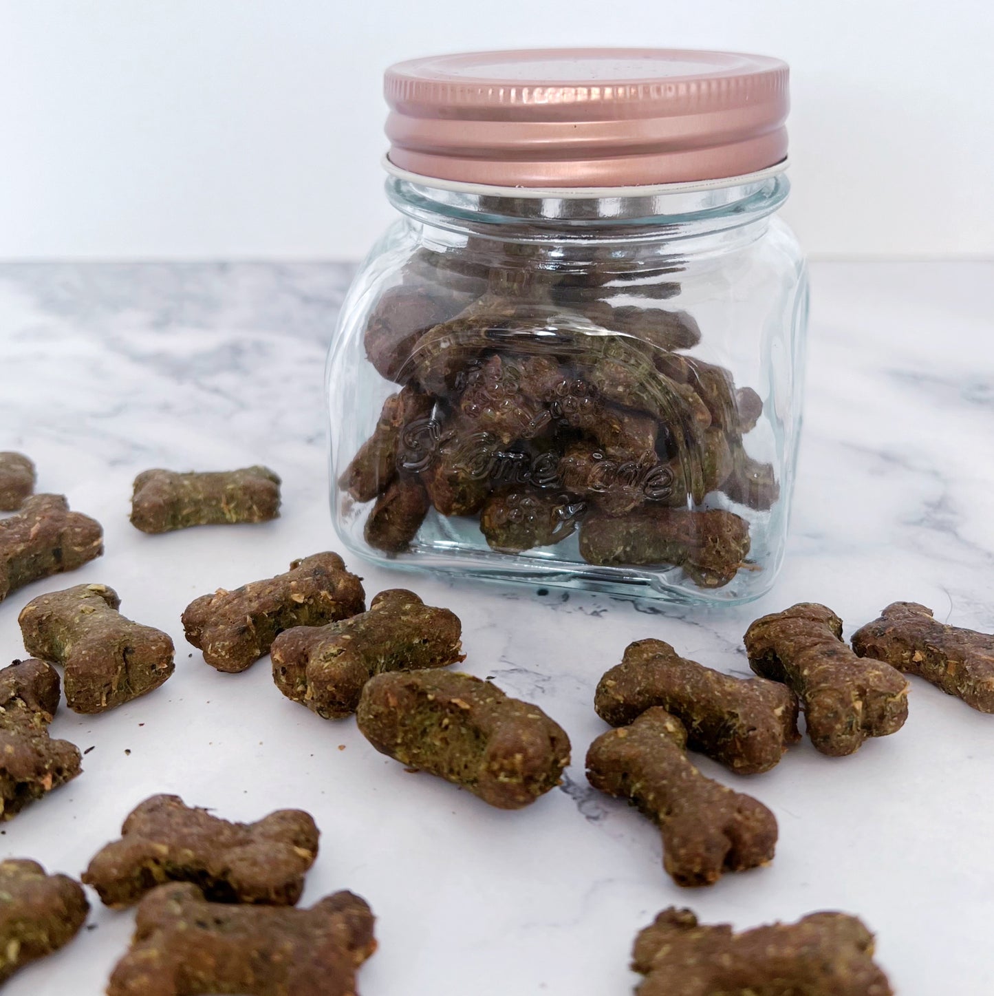 Biscotti per cani con spirulina alito fresco